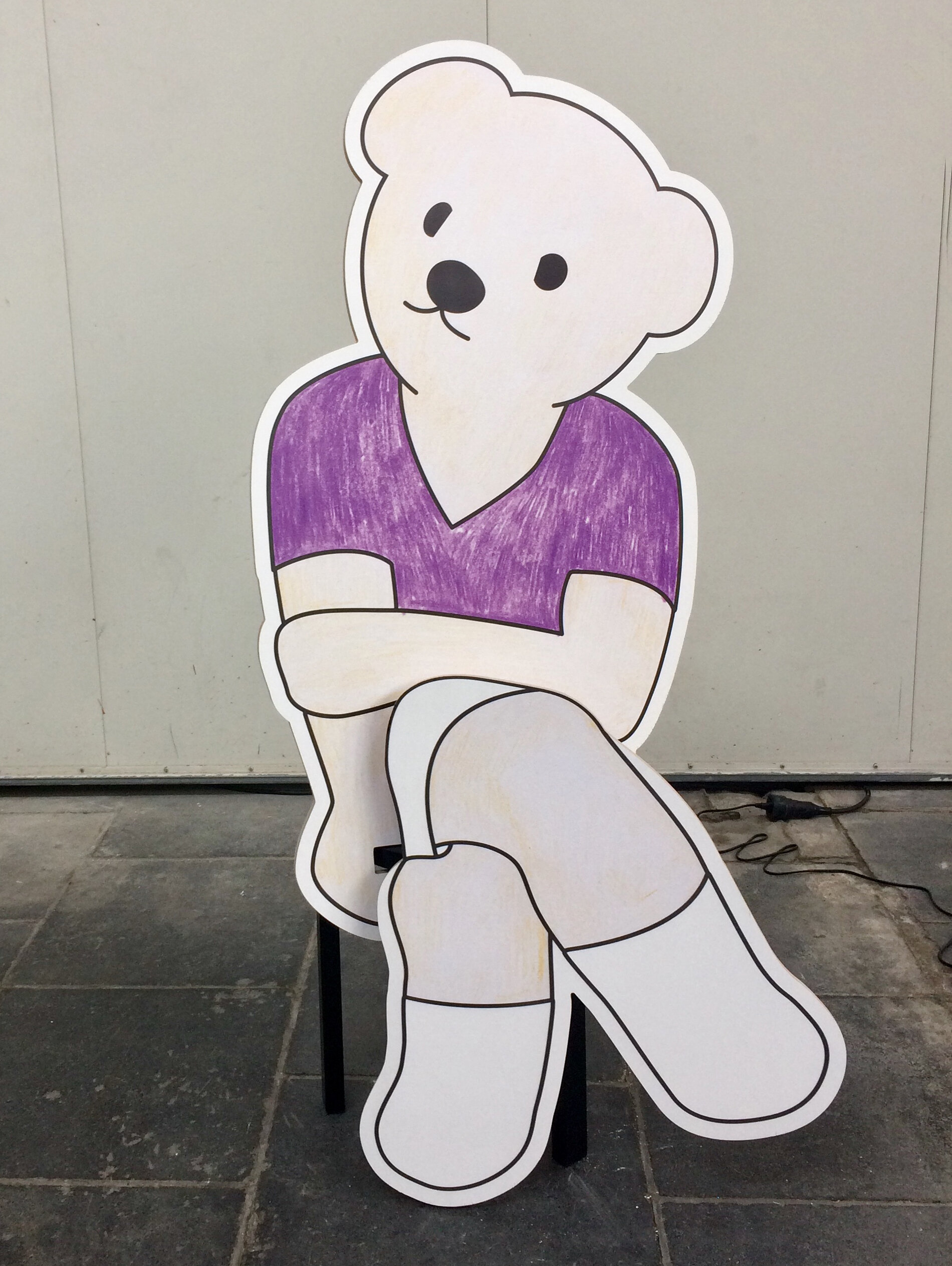 Timothy Davies, Single Bear Seated (Artek), 2019