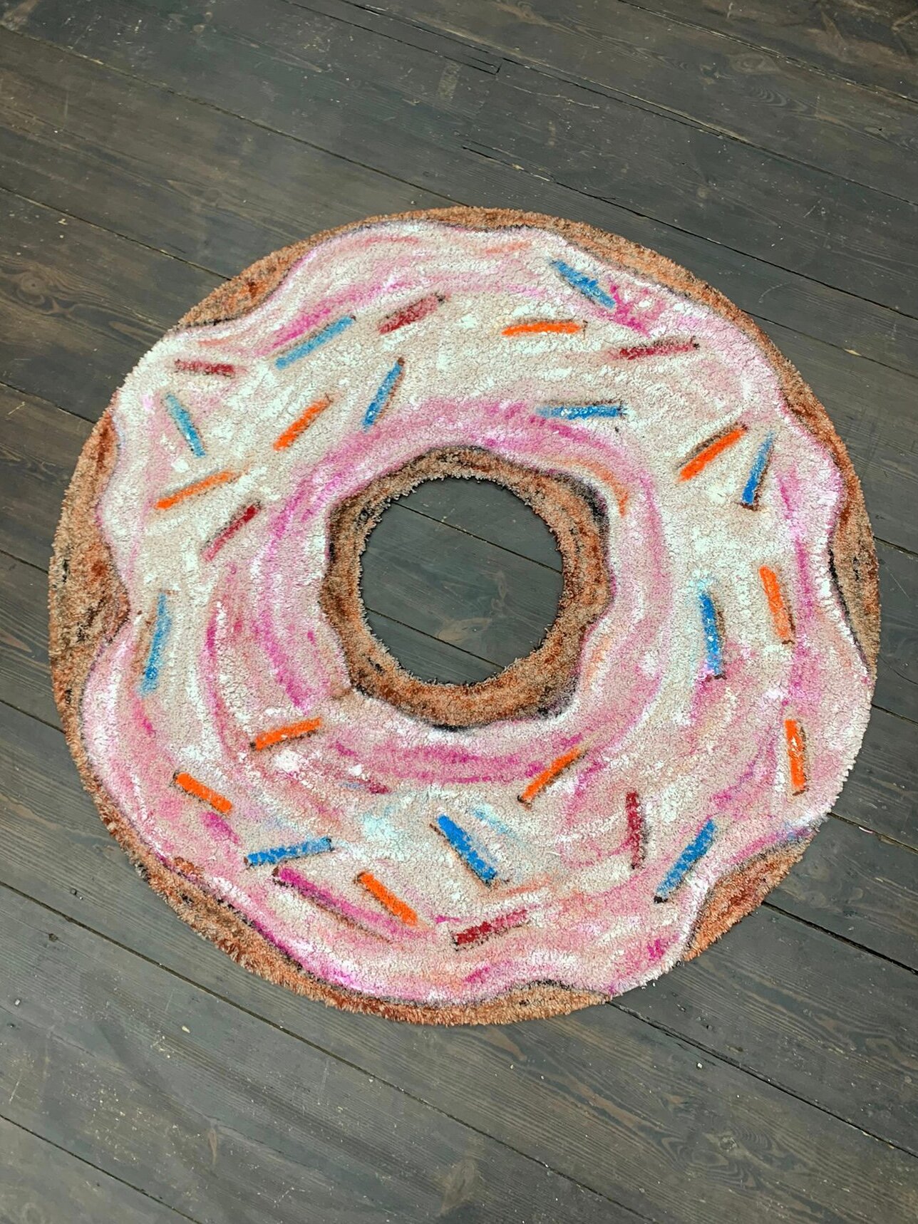 Kamilla Bischof, Donut-Teppich, 2021