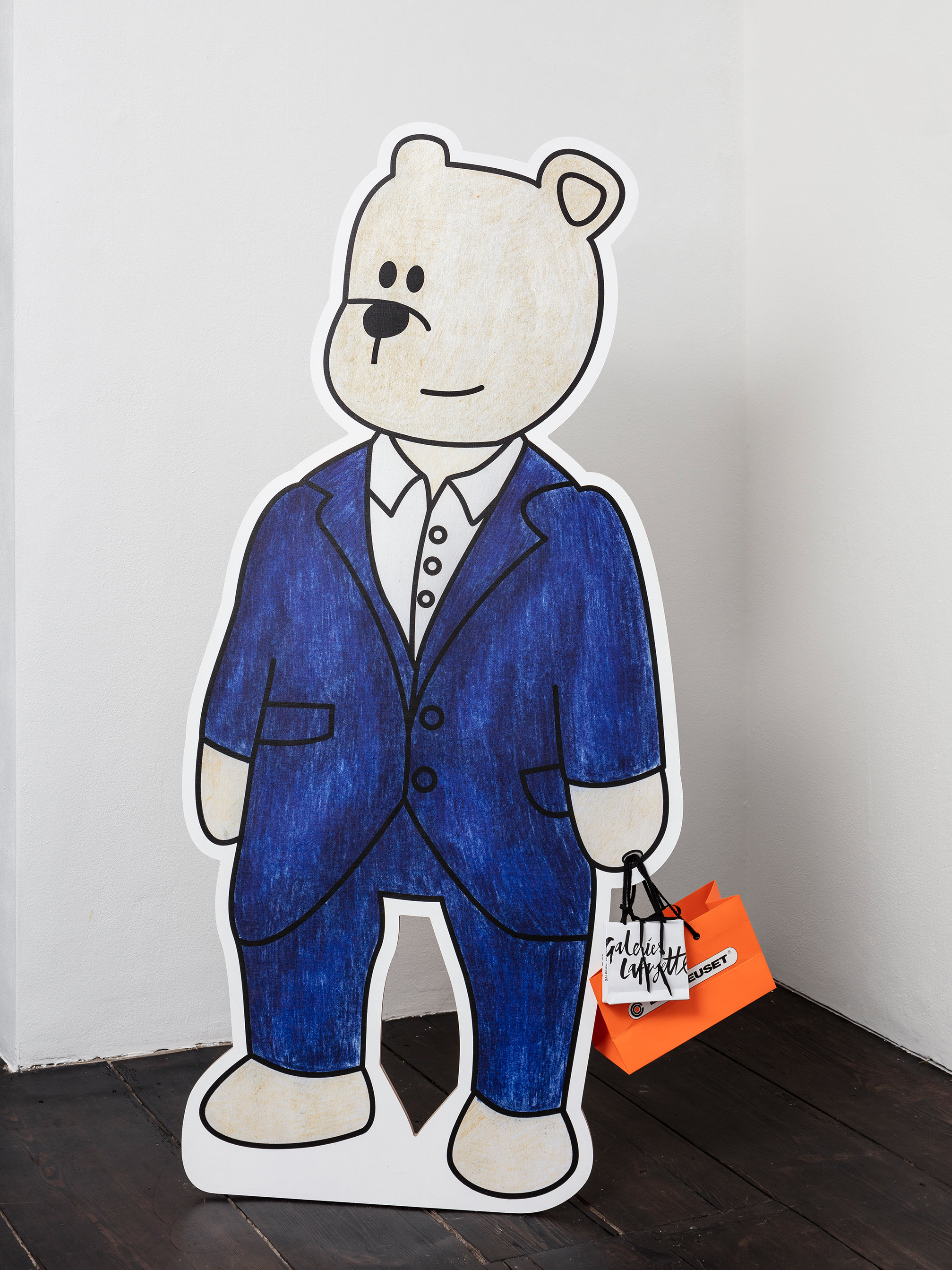 Timothy Davies, Single Bear with Shopping (Friedrichstraße), 2019